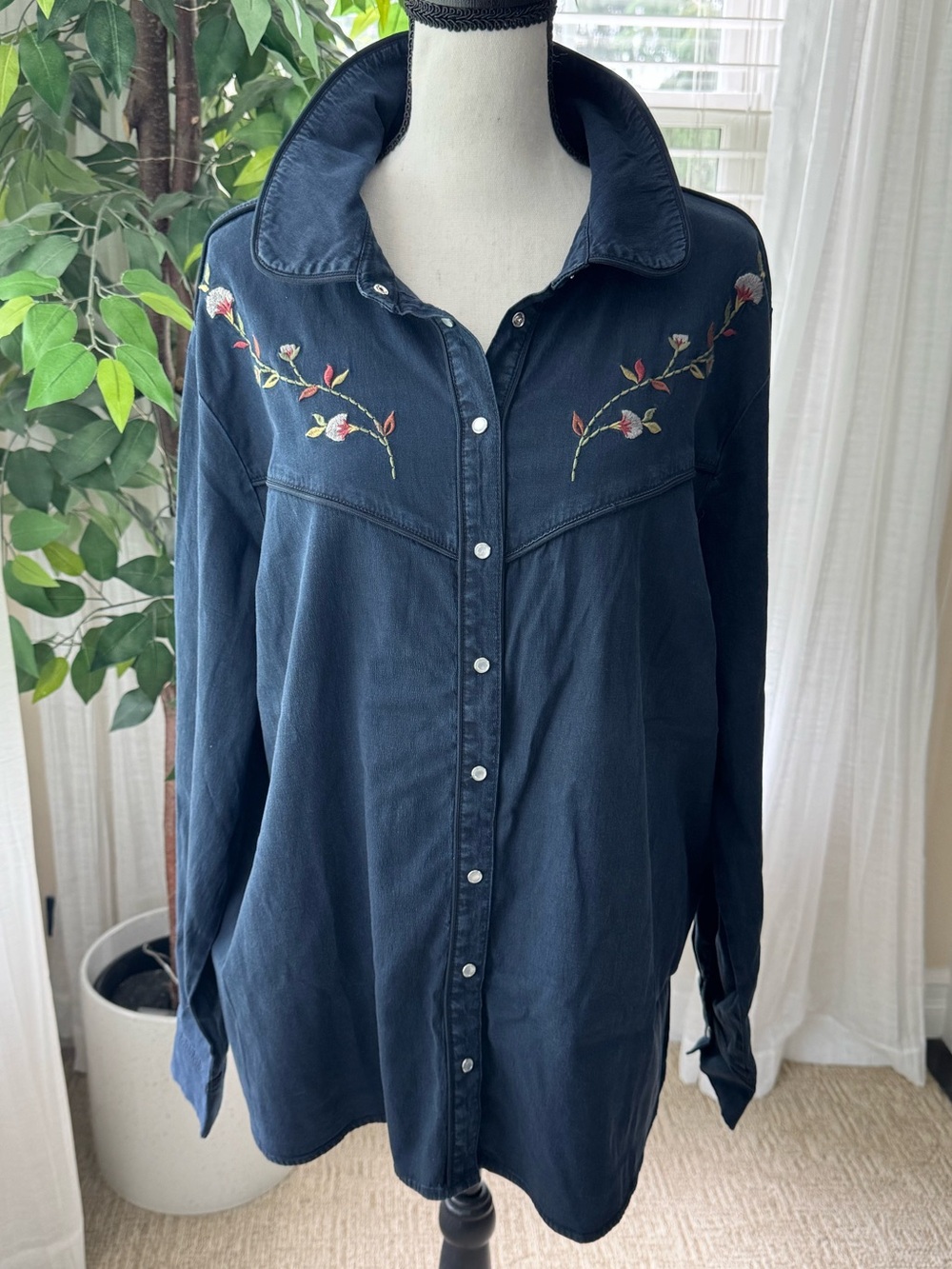 Denim & Co Canyon Retreat embroidered denim shirt dark wash XL pearl snap button